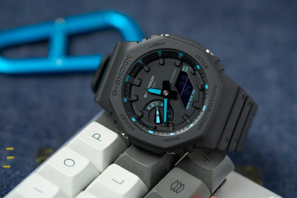 Đồng Hồ Nam Dây Nhựa Casio G-Shock GA-2100-1A2DR Chính Hãng - GA-2100-1A2 Carbon Core