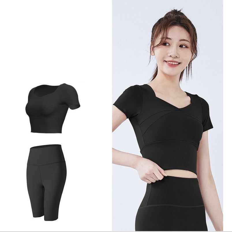 Set quần áo tập gym yoga, áo croptop ngắn tay có mút đệm và quần lửng ôm body, tôn dáng