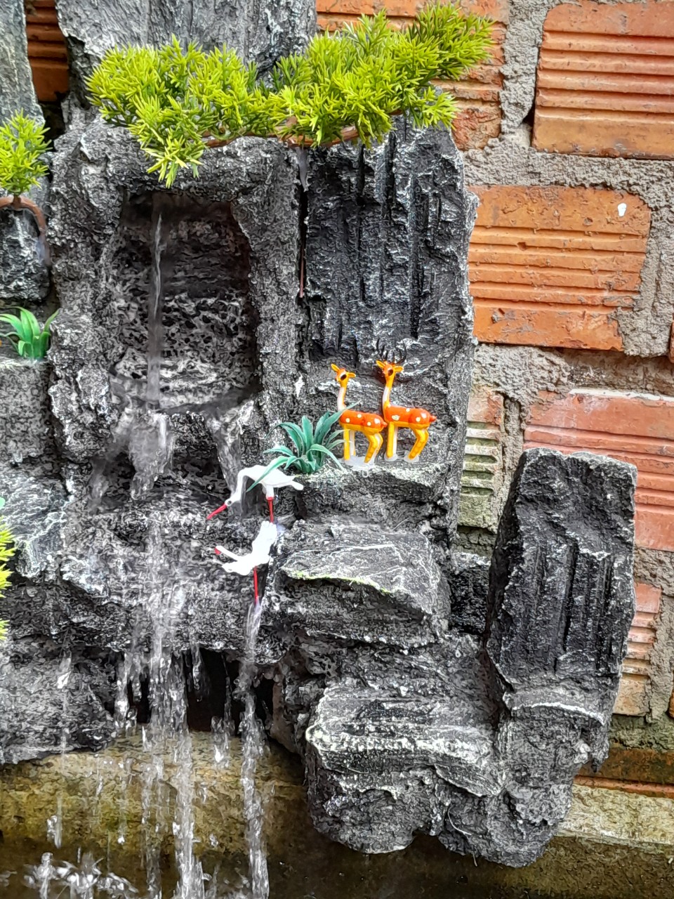 Hòn Non Bộ Hồ Cá Tặng Kèm Máy Bơm Thác Nước