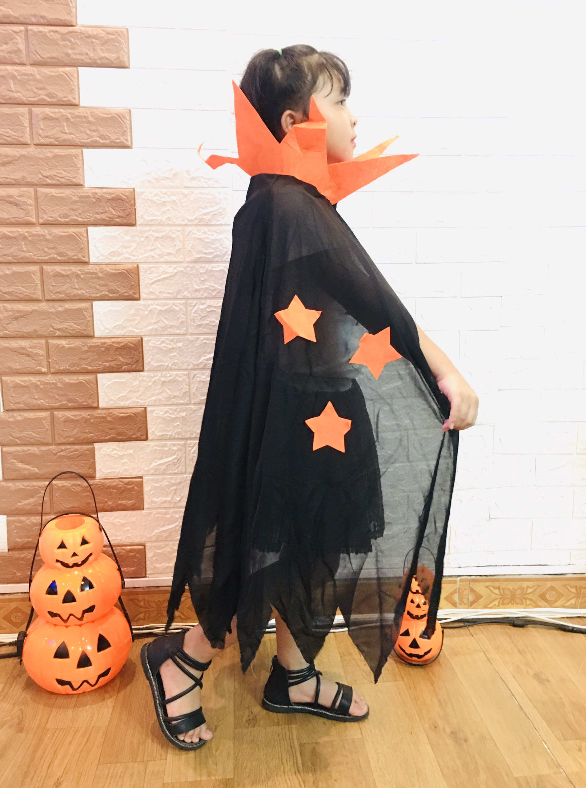 Áo choàng cổ vương miện hoá trang halloween