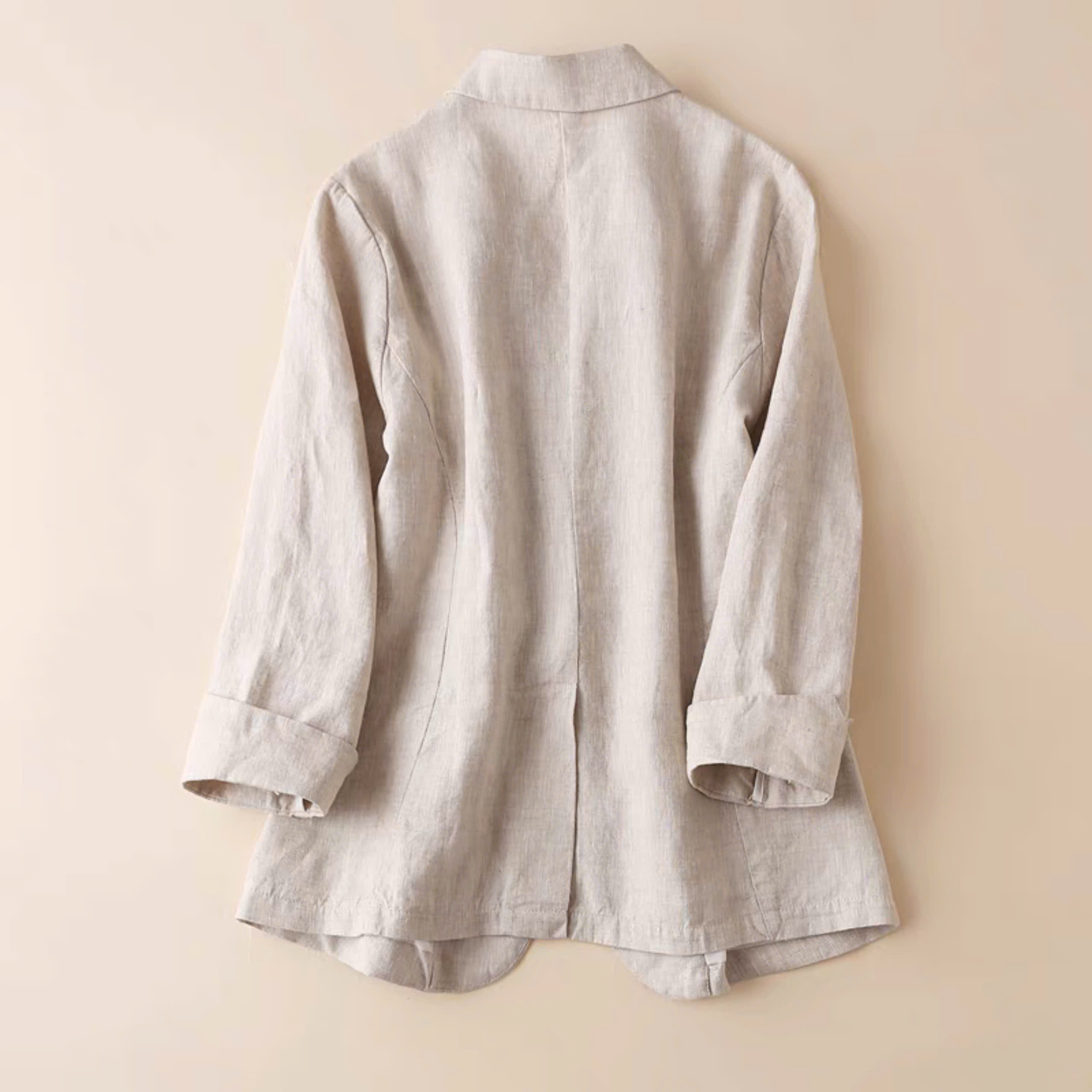 Áo khoác blazer mới về màu be tiêu siêu tôn da với thiết kế cổ ve vuông, túi bổ nắp siêu xinh
