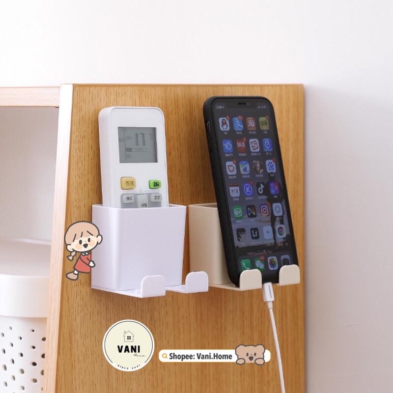 Giá để điều khiển remote treo tường mẫu mới có khay để điện thoại - Kệ dán tường đựng remote kèm giá đỡ sạc điện thoại