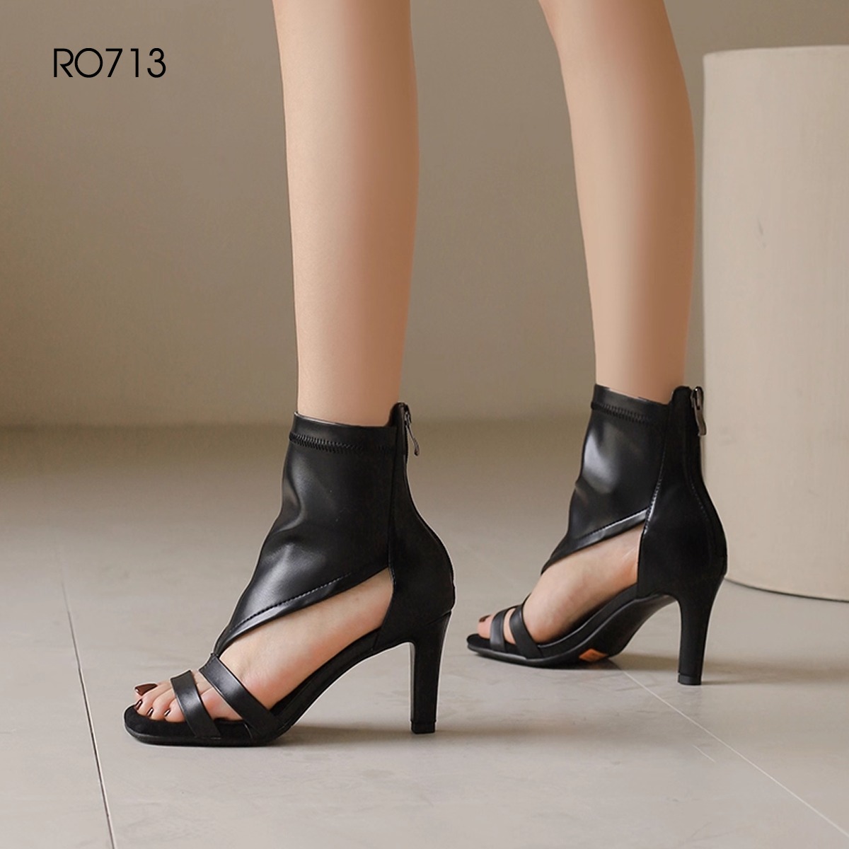 Sandal nữ cổ cao khóa kéo sau, gót nhọn ROSATA RO713 -9p- Đen - BKSTORE