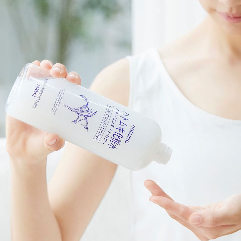 Nước Hoa Hồng Dưỡng Ẩm Hạt Ý Dĩ Naturie Hatomugi Lotion 500ml(Tặng gói bông tẩy trang Lameila)