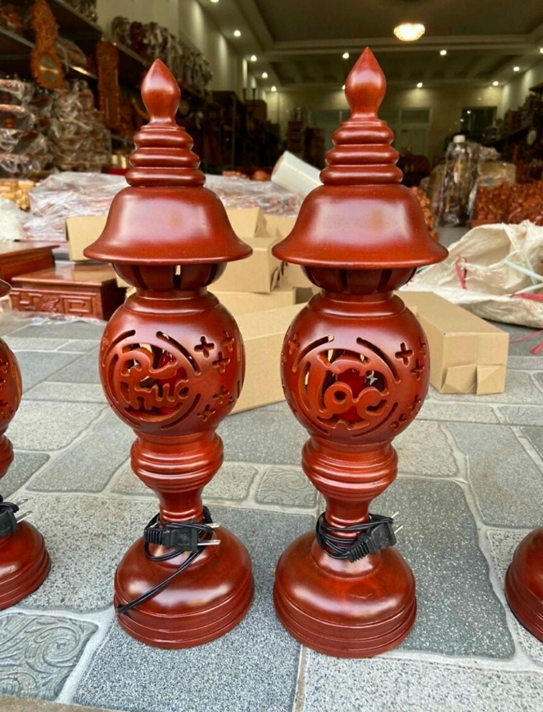 Cặp đèn thờ gỗ xà cừ-Cặp đèn thờ quả dứa cao 41cm Phúc Lộc Thọ mẫu mới