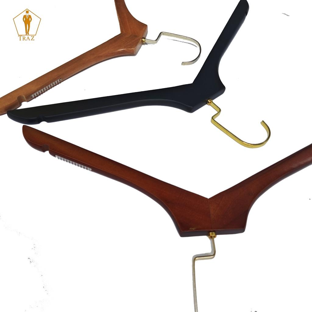 Móc treo quần áo bằng gỗ tam giác Móc vàng, Màu Nâu, Trắng Đen dùng cho cửa hàng, shop thời trang và khách sạn