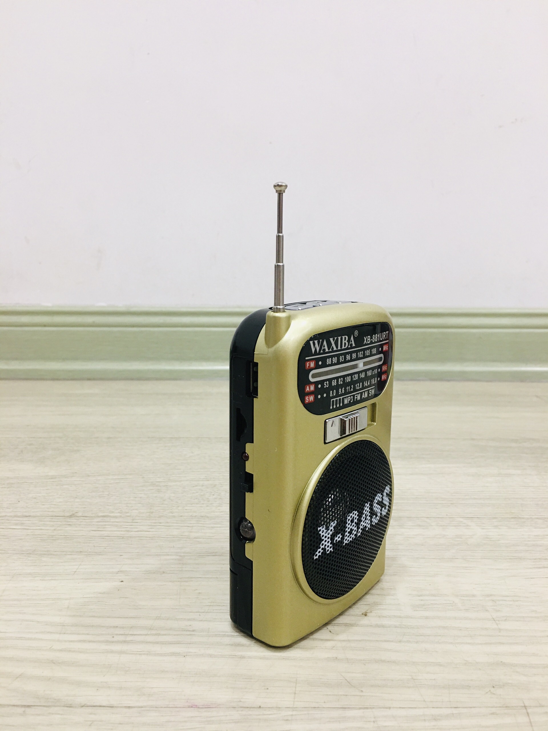 Đài Radio Mini, Đài Radio Cho Người Già Waxiba XB-881URT Cao Cấp Mp3/Usb/Thẻ Nhớ/Đèn Pin-Hàng Chính Hãng
