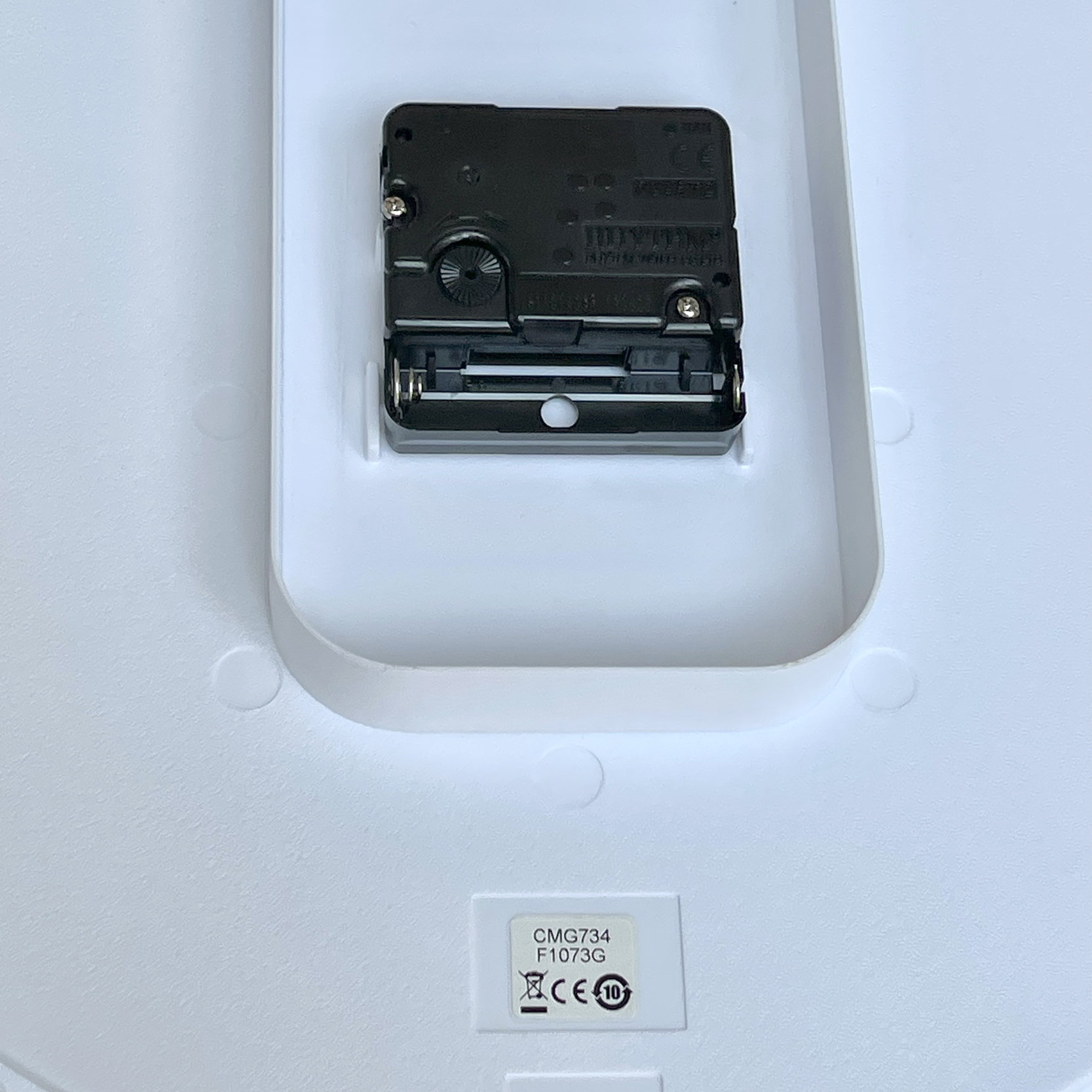 Đồng hồ Rhythm CMG734NR01 Kt 31.2 x 5.0cm, 710g. Vỏ nhựa. Dùng Pin.