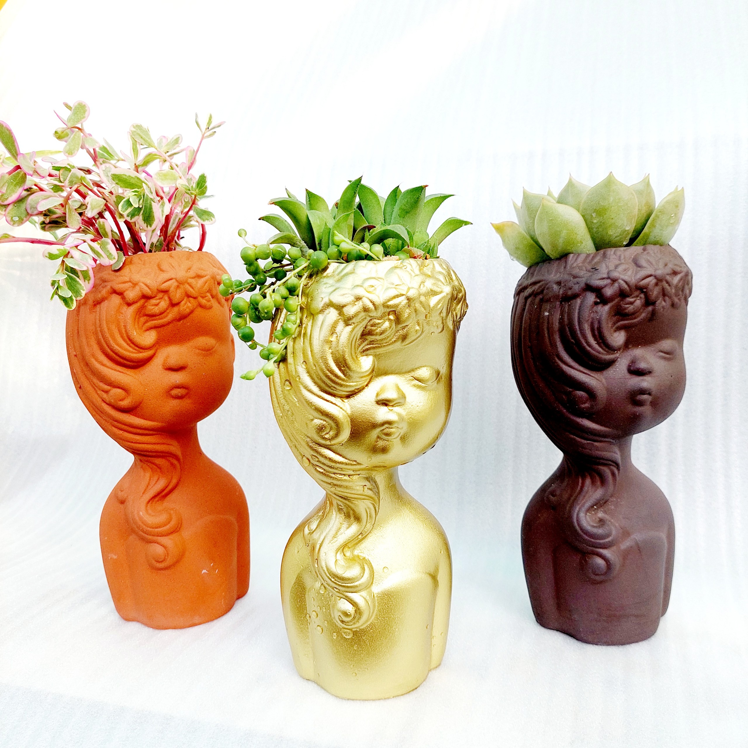 Chậu đất nung Bình Dương - Cô gái tóc mây, đường kính miệng 7cm, chiều cao 20cm