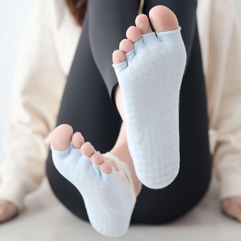 Phụ nữ Năm ngón tay Yoga vớ qua dây đeo chéo Pilates sock silicon kìm kẹp chống trượt vớ ren cho thể thao thể dục Color: Gray Size: EUR 35-40 US 4.5-8.5