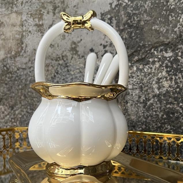 Hũ đựng thìa nĩa viền vàng chất liệu sứ | Lẵng sứ Trắng - Xanh Nơ viền vàng đựng thìa nĩa Decor hàng thủ công có sẵn