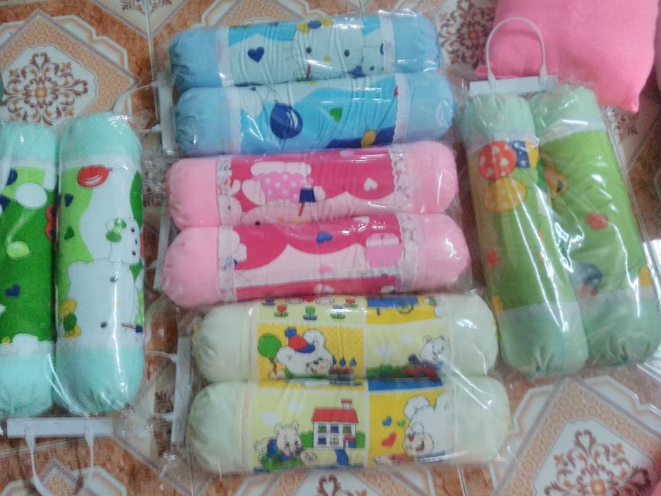2 gối ôm ka tê  viền ren cho bé(48-13cm