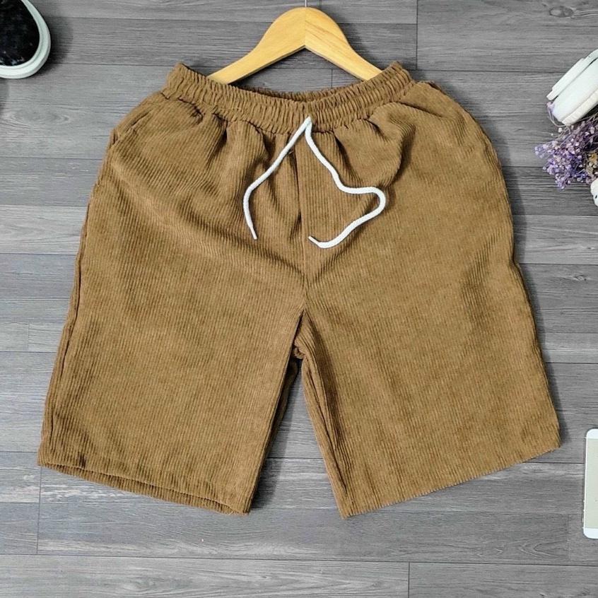 Quần short lửng có túi rộng 2 bên và túi sau đựng được nhiều thứ. Quần short chất nhung tăm dày dặn mặc thoải mái K075