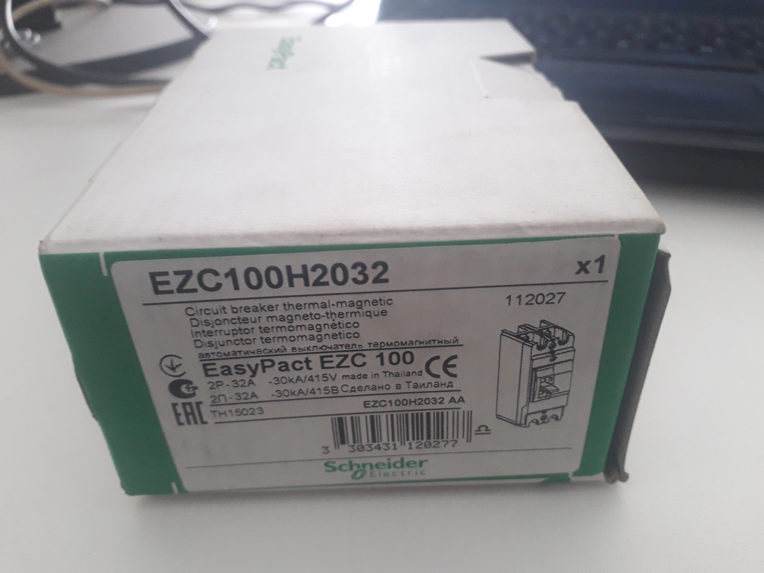 Cầu Dao MCCB 2P 32A 50kA EZC100H2030 EZC100H2032