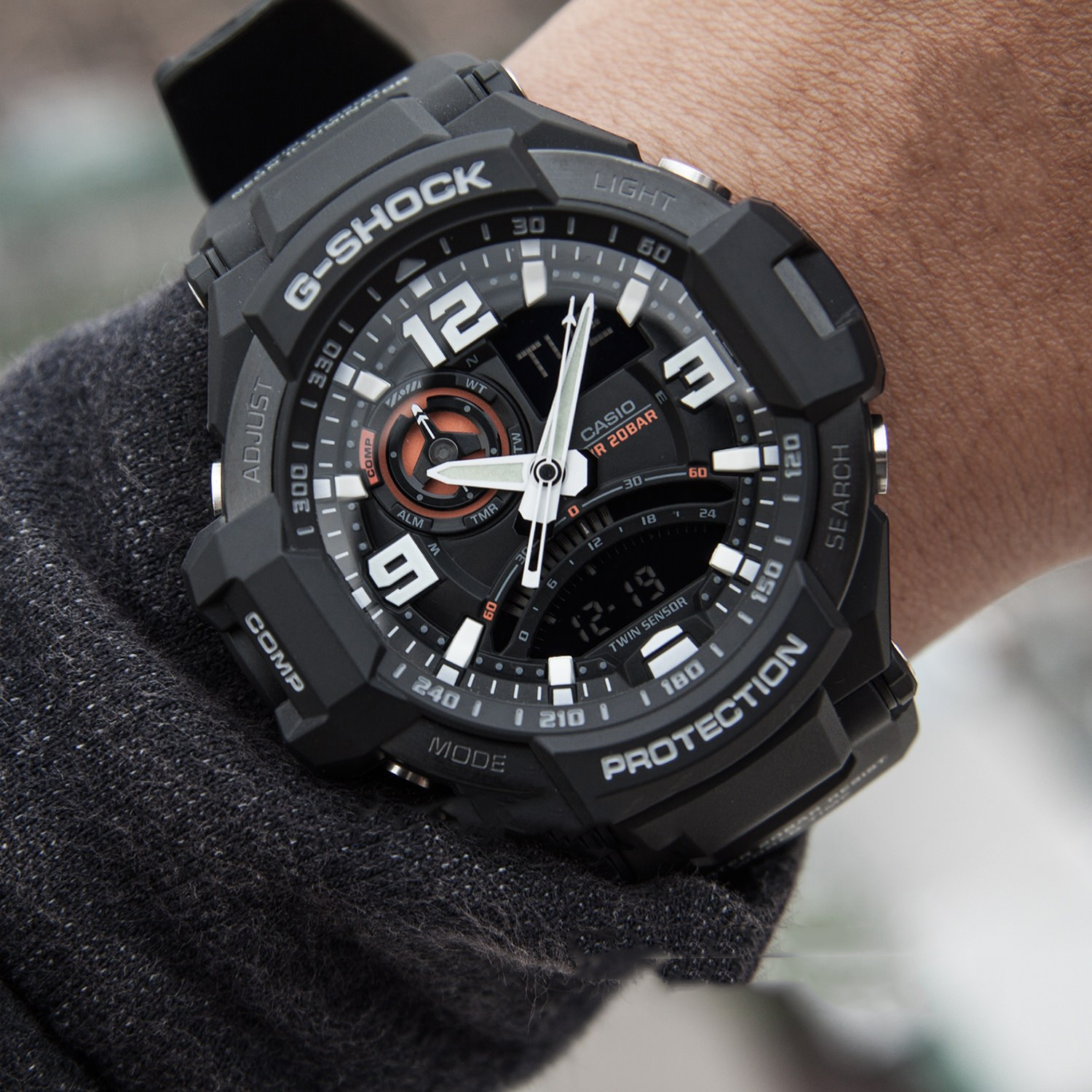 ĐỒNG HỒ CASIO G-SHOCK GA-1000-1ADR Đồng hồ La Bàn - Dây nhựa đen - Mặt điện tử kim đen viền đỏ