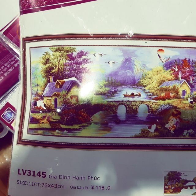 TRANH THÊU GIA ĐÌNH HẠNH PHÚC 76x43CM- TỰ THÊU