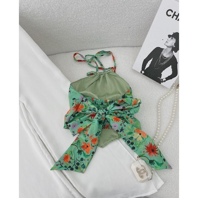Set áo croptop cổ yếm hoa xanh lá cột dây lưng kèm quần suông trắng