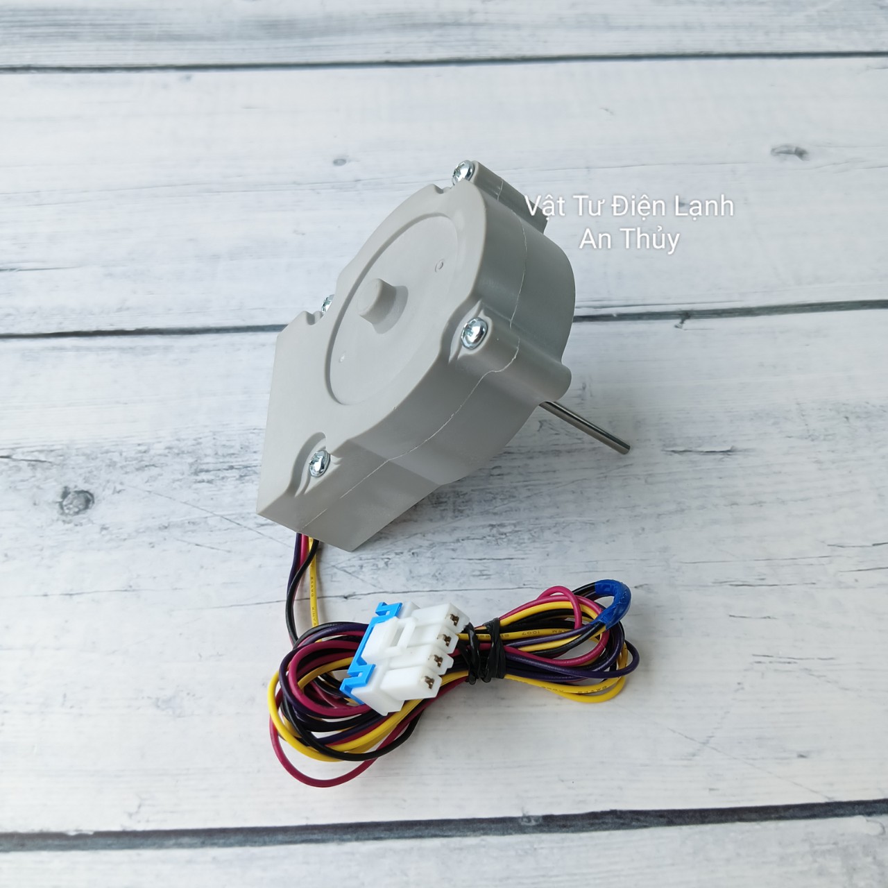 Quạt tủ lạnh sứ LG 12V 4 dây tai thỏ