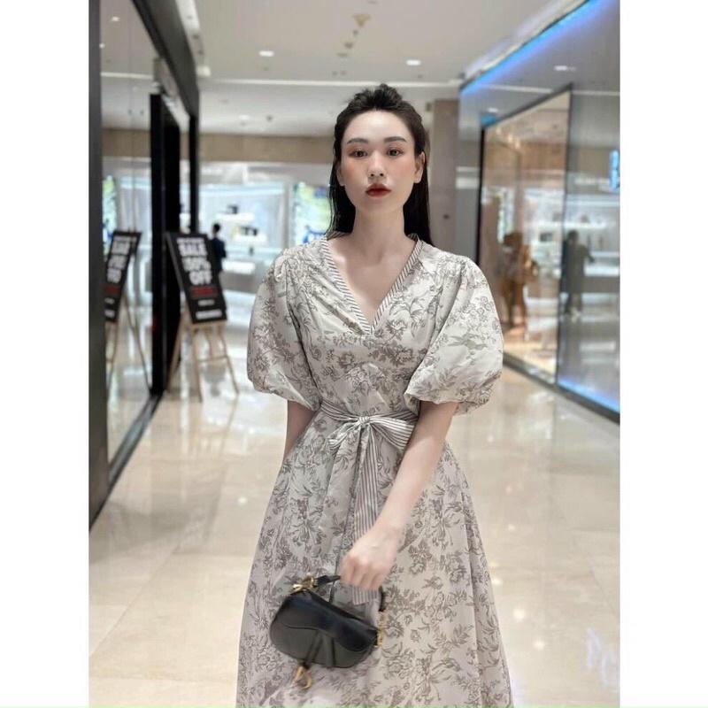 ĐẦM MAXXI TAY PHỒNG CỘT NƠ CỔ CHỮ V EO HỌA TIẾT SANG TRỌNG THANH LỊCH
