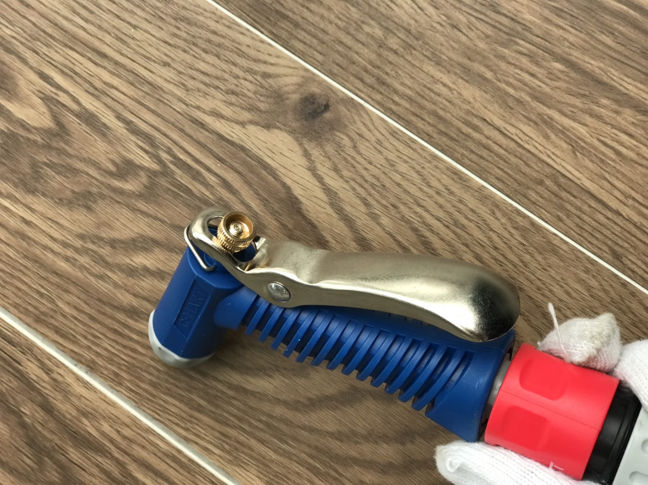 Bộ dây vòi tưới cây rửa xe tháo lắp nhanh C-mart A0705 gồm dây 4m