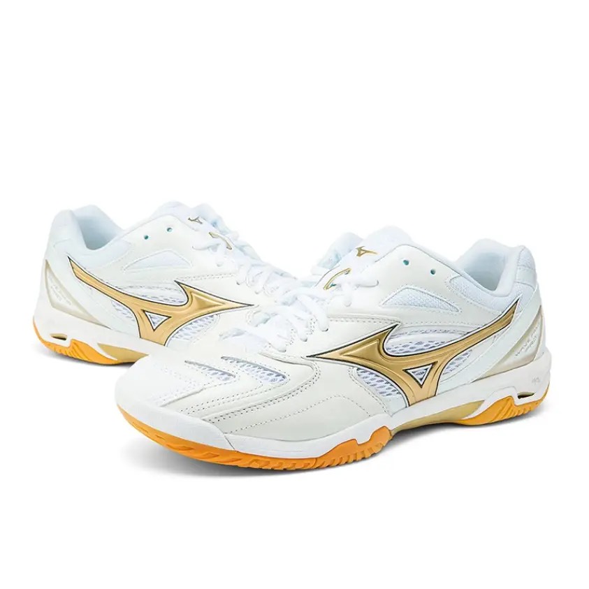 Giày cầu lông Mizuno Wave Fang Pro 71GA210050 mẫu mới màu trắng gold, đế kếp chống lật cổ chân-tặng tất thể thao bendu