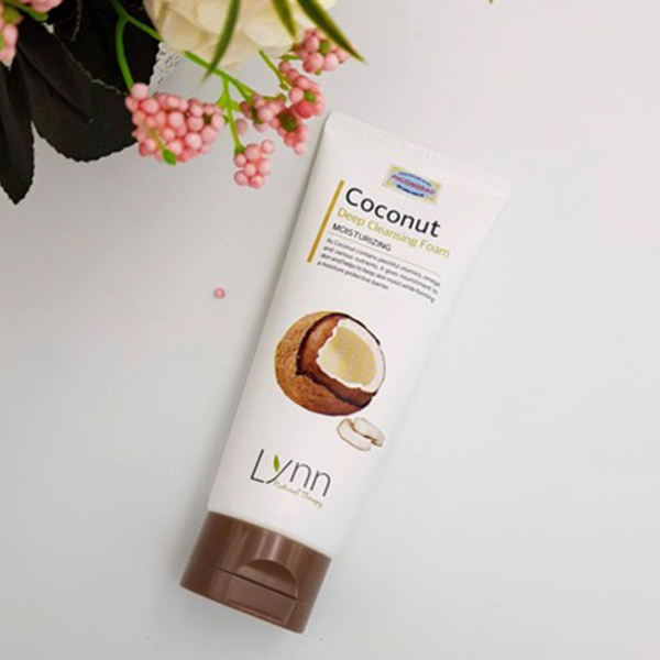 Sữa rửa mặt dừa Lynn Coconut Deep Cleansing Foam Hàn Quốc 120g + Móc khóa.