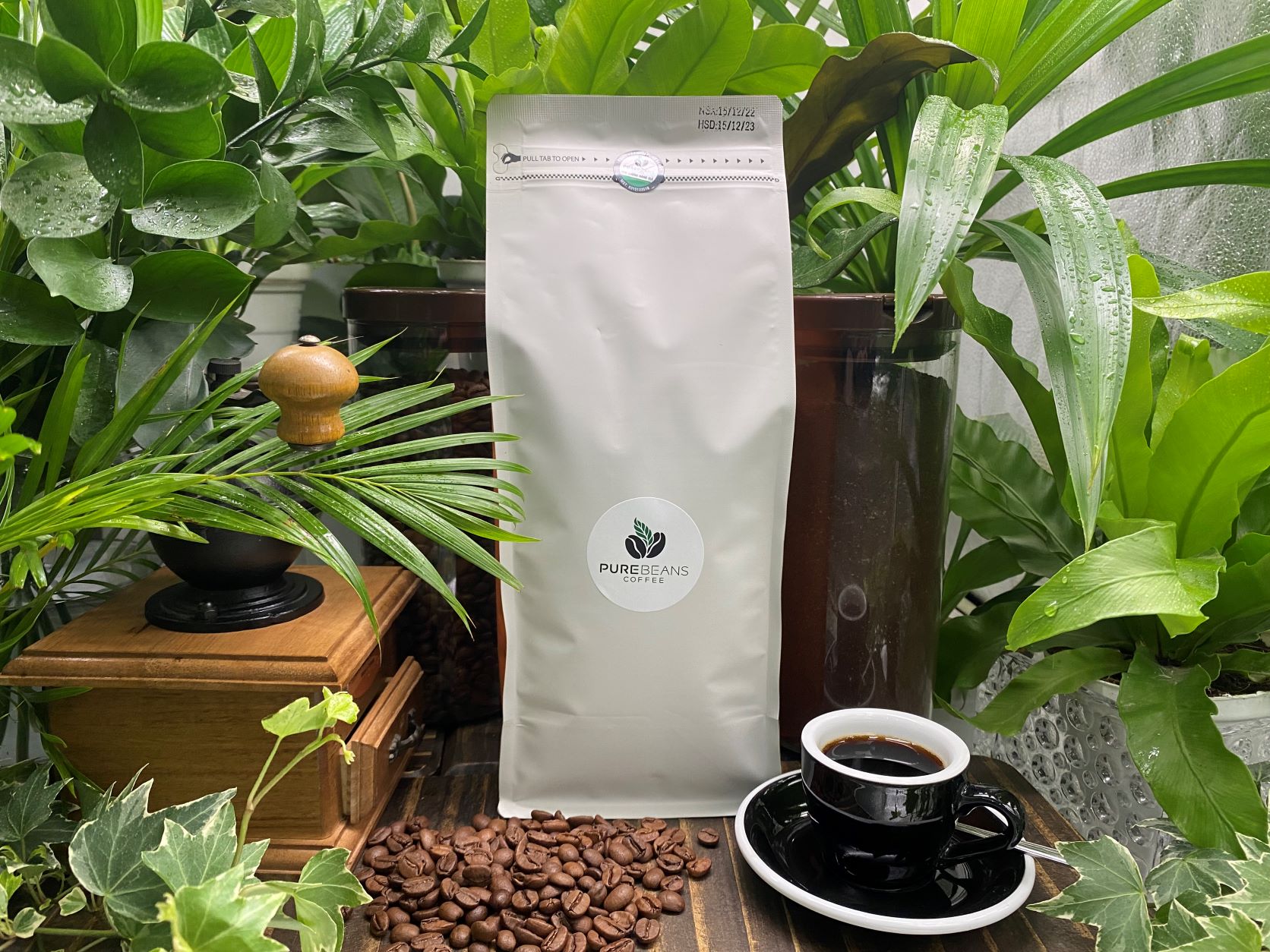 Cà Phê PureBeans - Arabica (1 Kg) Hương thơm nồng nàn từ trái cây chín, được xay từ những hạt CÀ PHÊ NGUYÊN CHẤT - RANG MỘC mang đến hương vị trái cây chín và một chút thanh tao của táo cho tách cà phê của bạn. Hãy thử và cảm nhận nhé