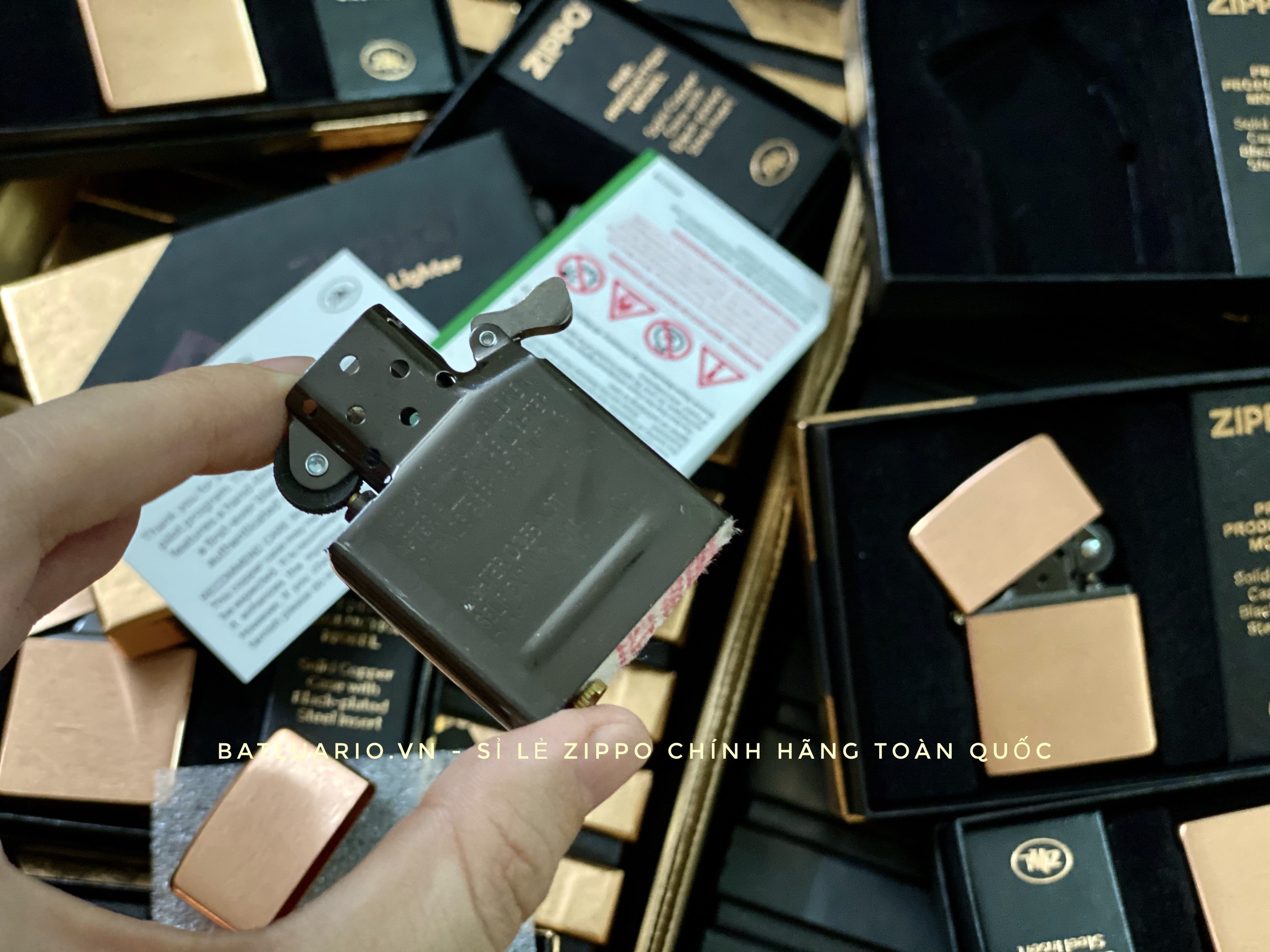 Bật Lửa Zippo 48107 – Zippo Solid Copper – Zippo Copper Case With Black Coated Stainless Steel Insert – Zippo Đồng Đỏ Nguyên Khối 2022