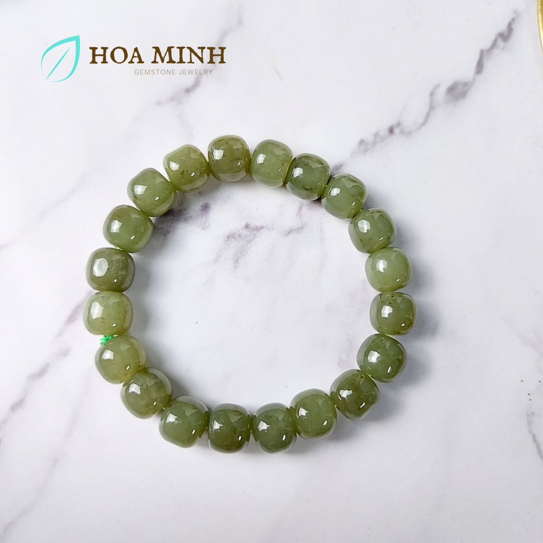 Vòng tay Ngọc Hoà Điền xanh lá cây hạt vuông size 10 li đẹp VIP
