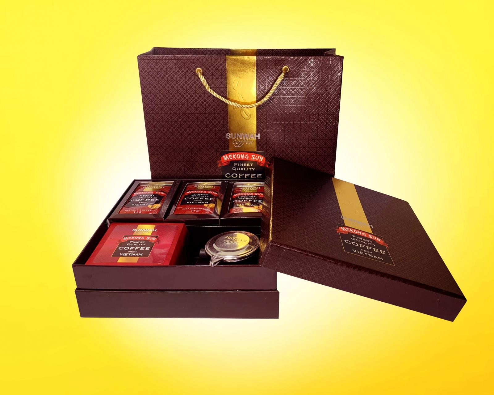 Bộ hộp quà cà phê Mekong Sun: 1 gói cà phê hạt rang xay nguyên chất 284 gram ,25 gói cà phê sữa hòa tan & 1 bộ phin Inox có in Logo Cty