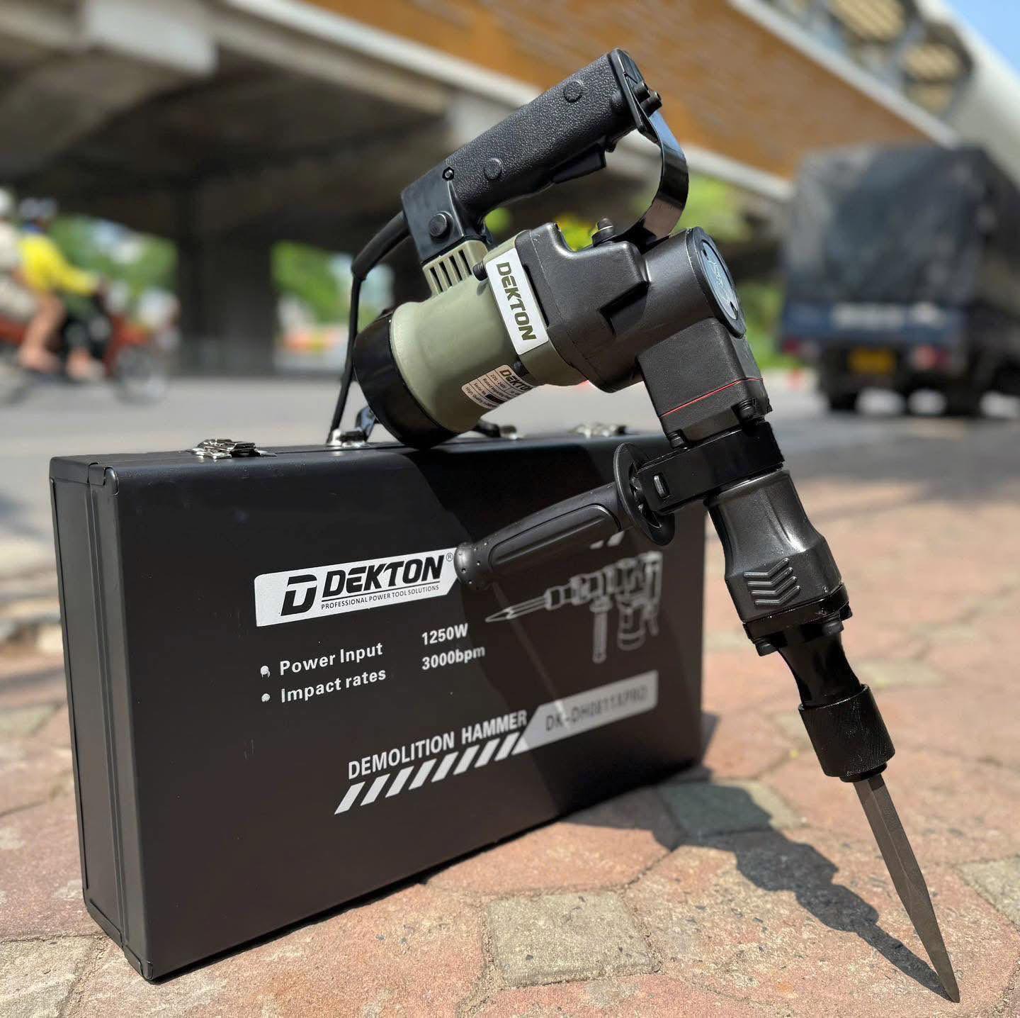 MÁY ĐỤC BÊ TÔNG 17MM 1150W LỰC ĐẬP 18J DK-DH0811XPRO DEKTON - HÀNG CHÍNH HÃNG