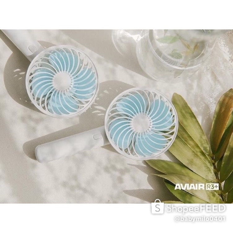 Quạt cầm tay, quạt mát mang đi du lịch đi chơi