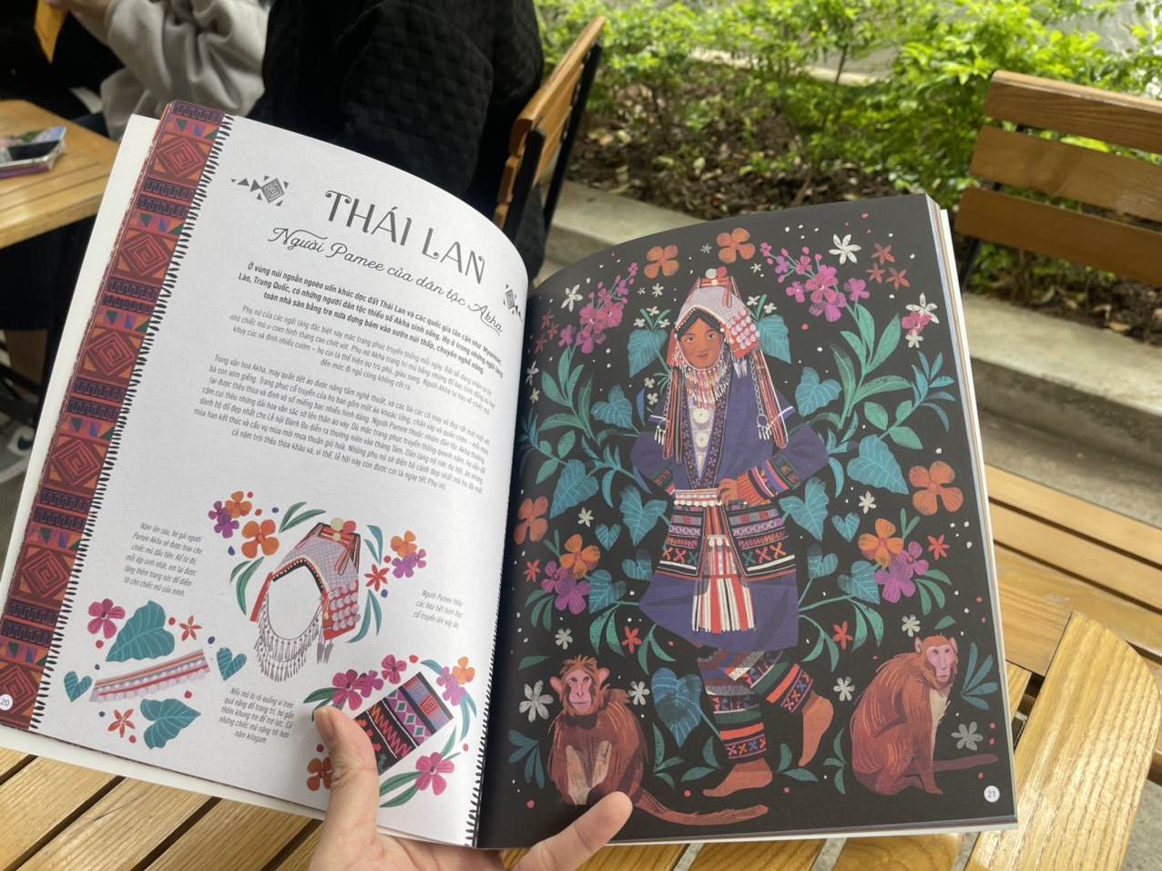 KHÁM PHÁ THẾ GIỚI - TRANG PHỤC CỔ TRUYỀN KHẮP NĂM CHÂU – Giovanna Alessio - Chaaya Prabhat - Kiều Nga dịch - Nxb Kim Đồng