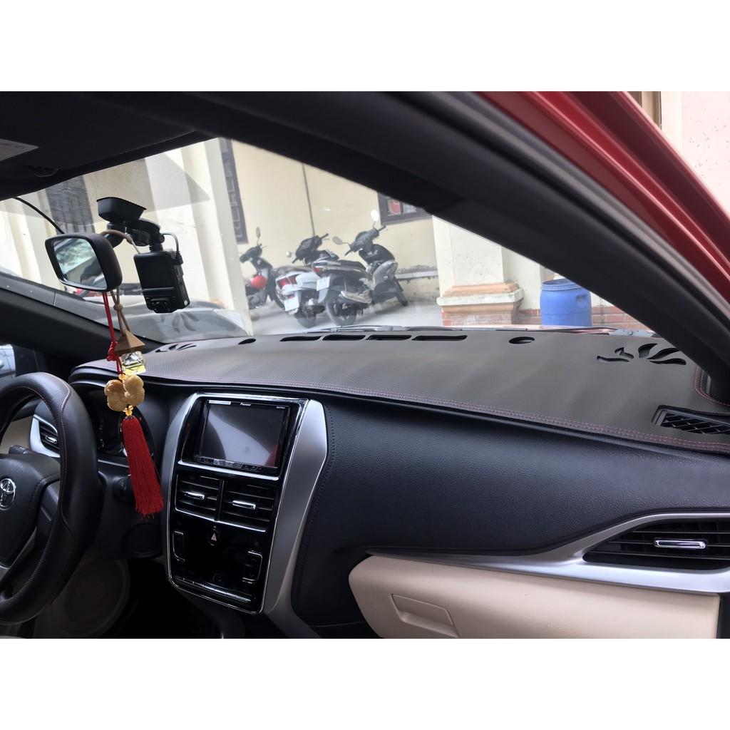 Thảm taplo da vân carbon xe Toyota Yaris 2018-2022