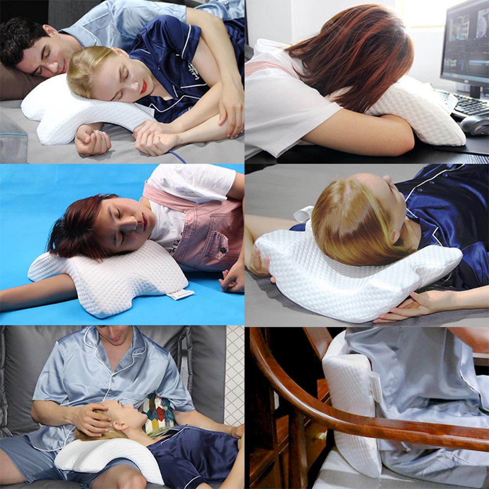 Gối ngủ cao cấp Văn phòng dạng cong, có chỗ luồn tay chống mỏi bằng cao su non