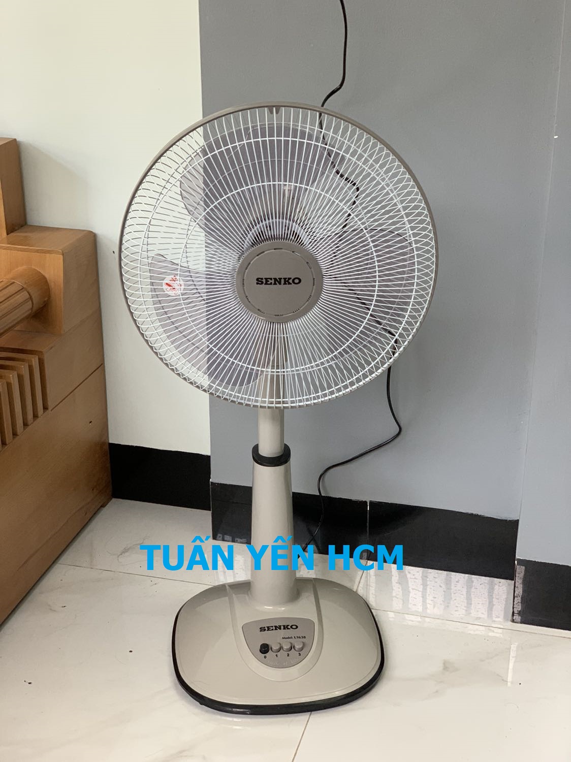 Quạt Điện Đứng Senko L1638 - Giao Màu Ngẫu Nhiên - Hàng Chính Hãng