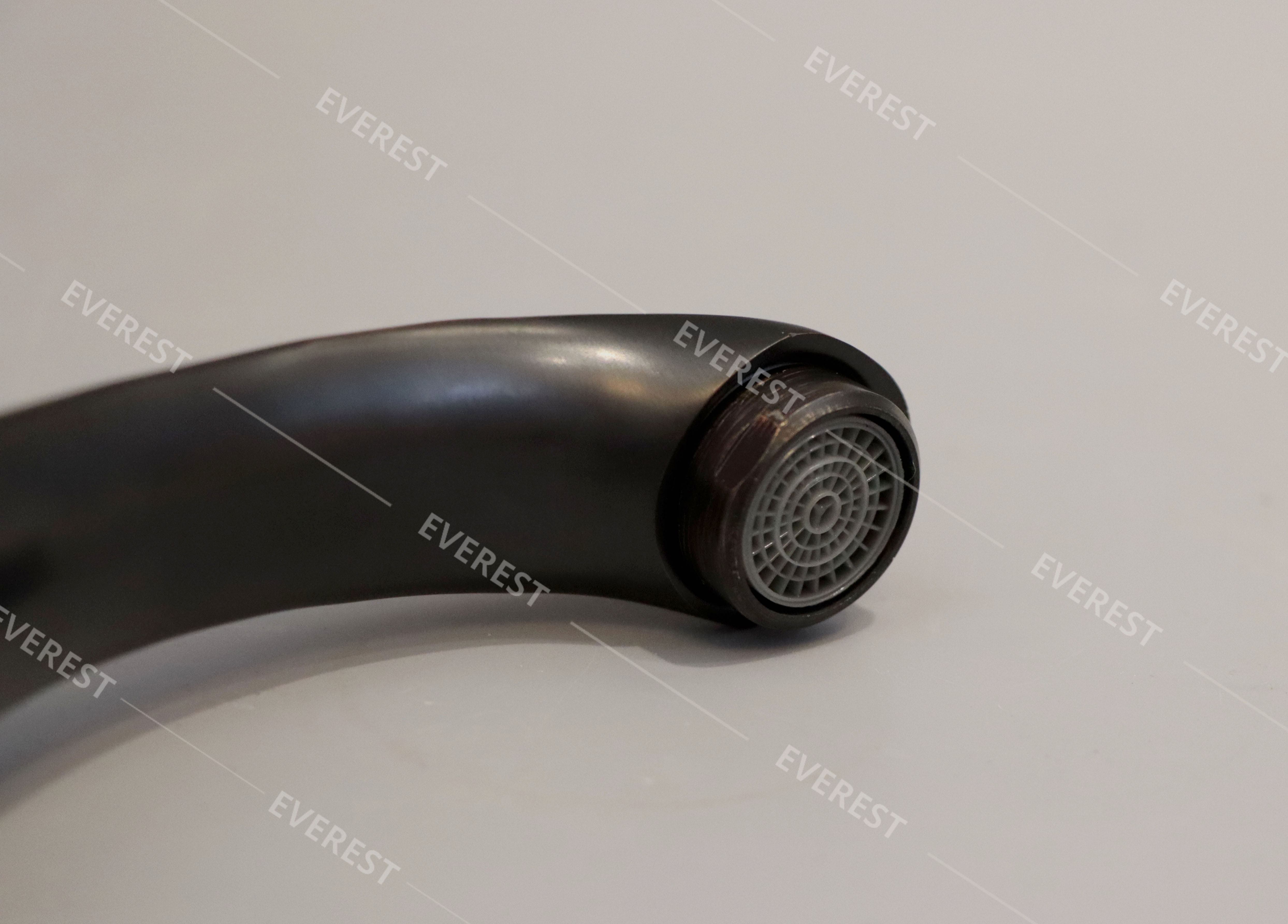 Vòi rửa lavabo lạnh đồng đen EVEREST EV-VĐ26