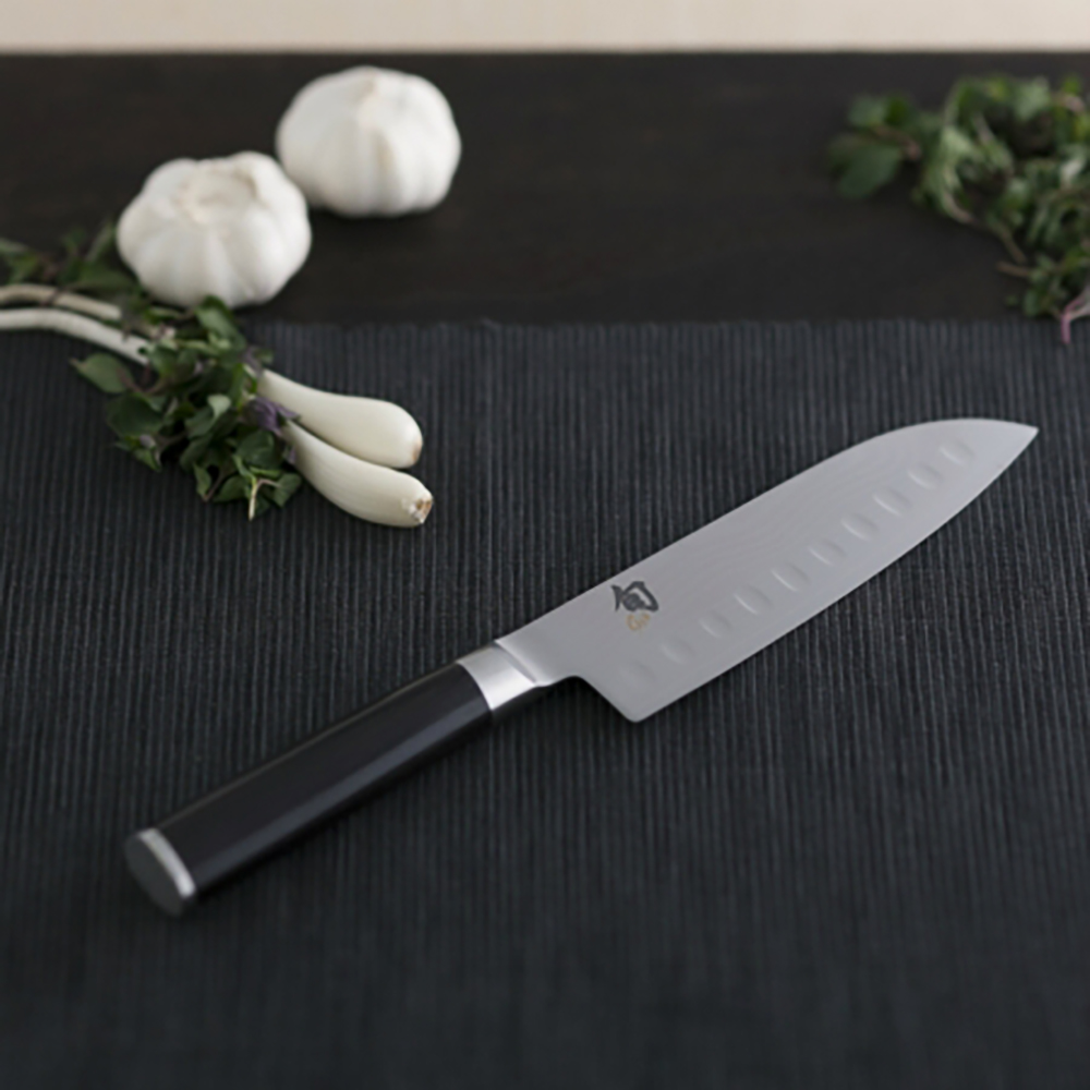 Dao bếp Nhật cao cấp Shun Classic H.G. Santoku - Dao thái đa năng thép Damascuss 33 lớp DM0718 (180mm)