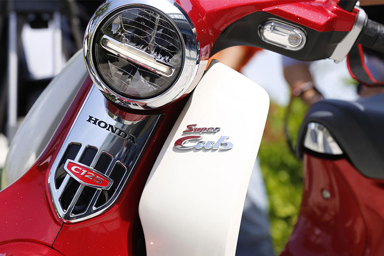 Xe máy Honda Super Cub C125 - Đỏ trắng