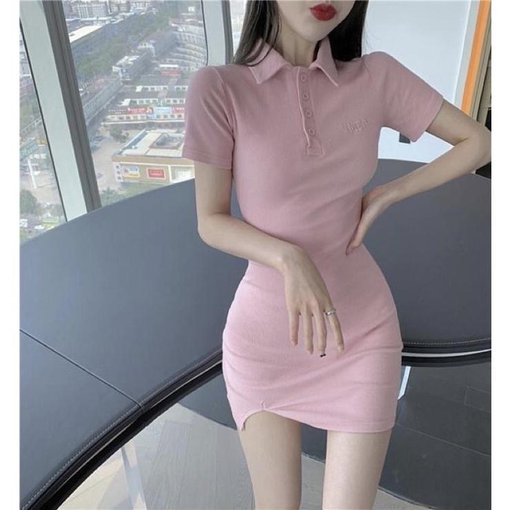 Đầm body in chữ xẻ tà trắng hồng