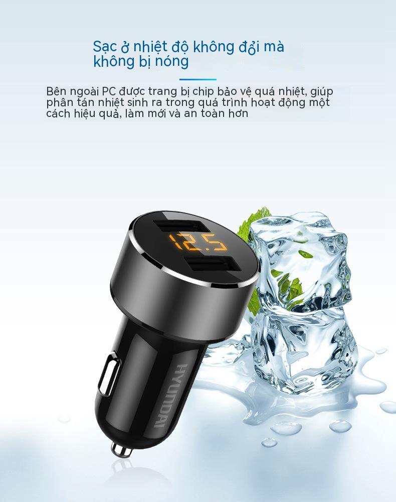 Với một chiếc xe hiển thị kỹ thuật số nạp đầy pin usb sạc đầy điện thoại di động đầy phích cắm