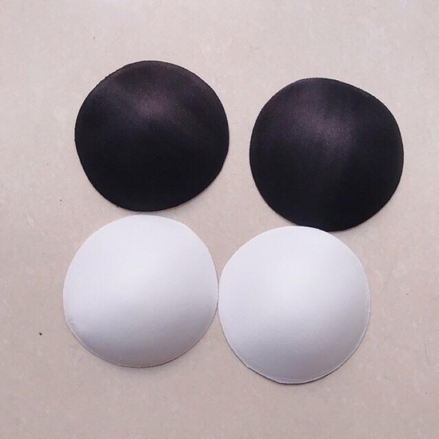 Mút ngực màu trắng