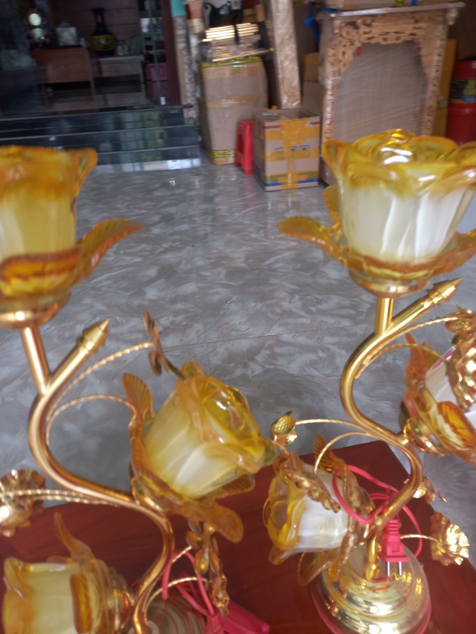 Đôi đèn thờ thủy tinh 3 bông hoa muống hàng loại 1 bóng đèn Led tiết kiệm điện năng
