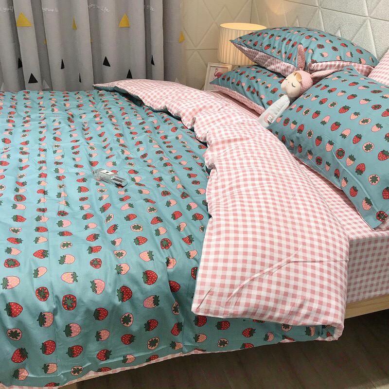 Bộ chăn ga Cotton Poly quả dâu mới - Hàng nhập khẩu