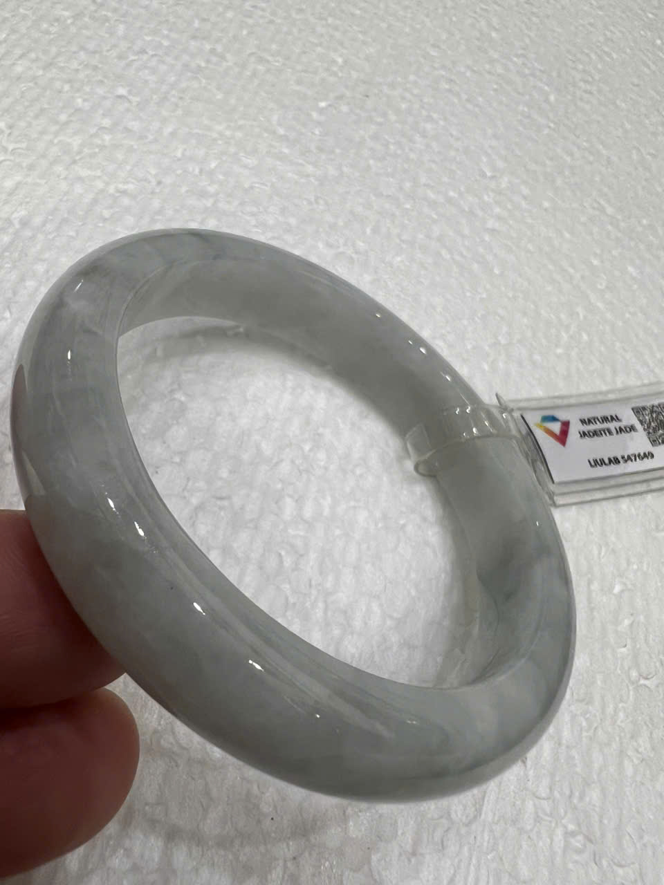 Vòng Cẩm Thạch Tự Nhiên Bản Hẹ Type A Ni 55mm Cao 12mm Dầy 8mm Kiểm Định Liulab 547649 Màu Trắng Bông Bông bóng sang đẹp xinh xắn các Chị mệnh Kim mệnh Thủy 53kg - 58kg đeo tay sang sịn ạ