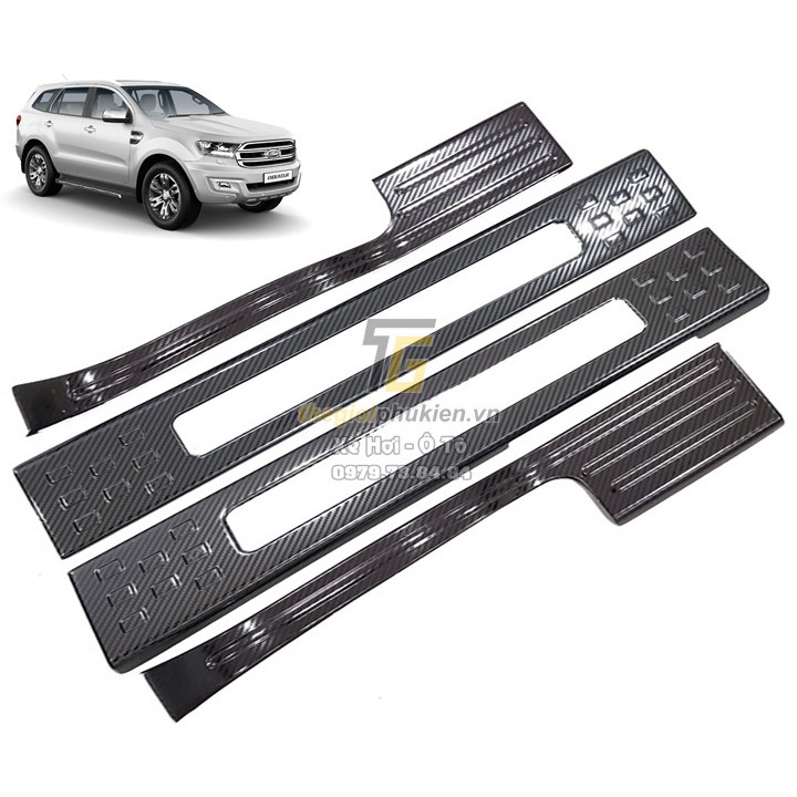 Ốp bậc cửa, Nẹp bước chân Carbon xe Ford Everest 2017- 2021 vân Cacbon cao cấp