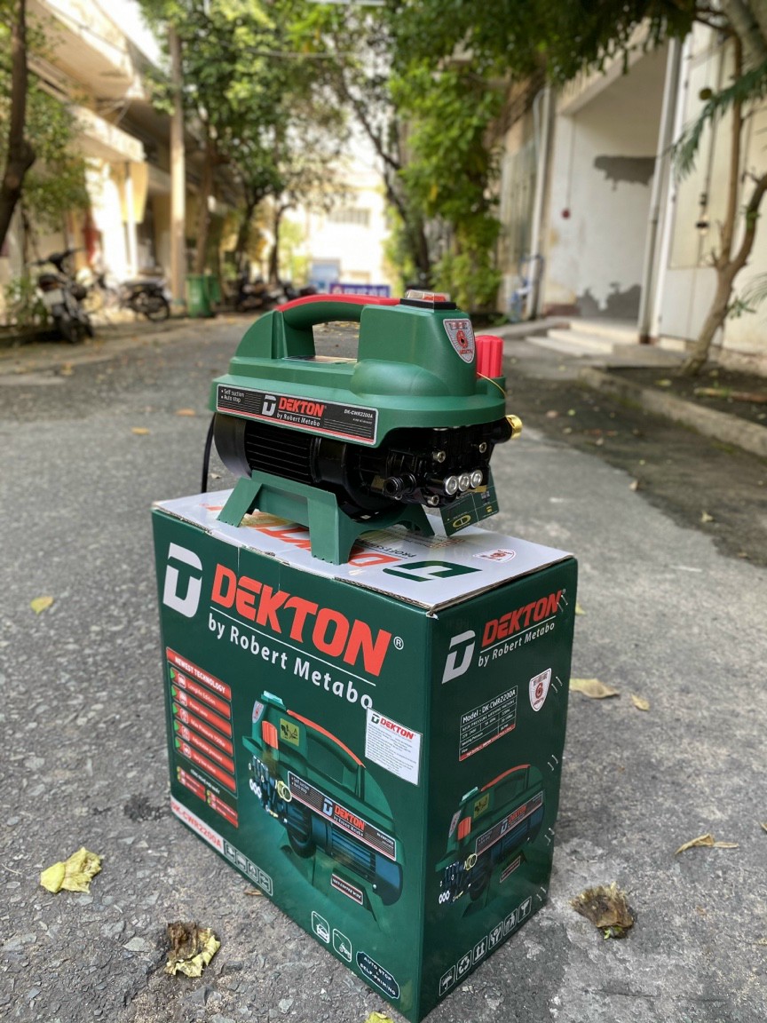 Máy xịt rửa xe chỉnh áp 2200W DK-CWR2200A