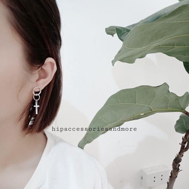 Khuyên tròn chữ thập