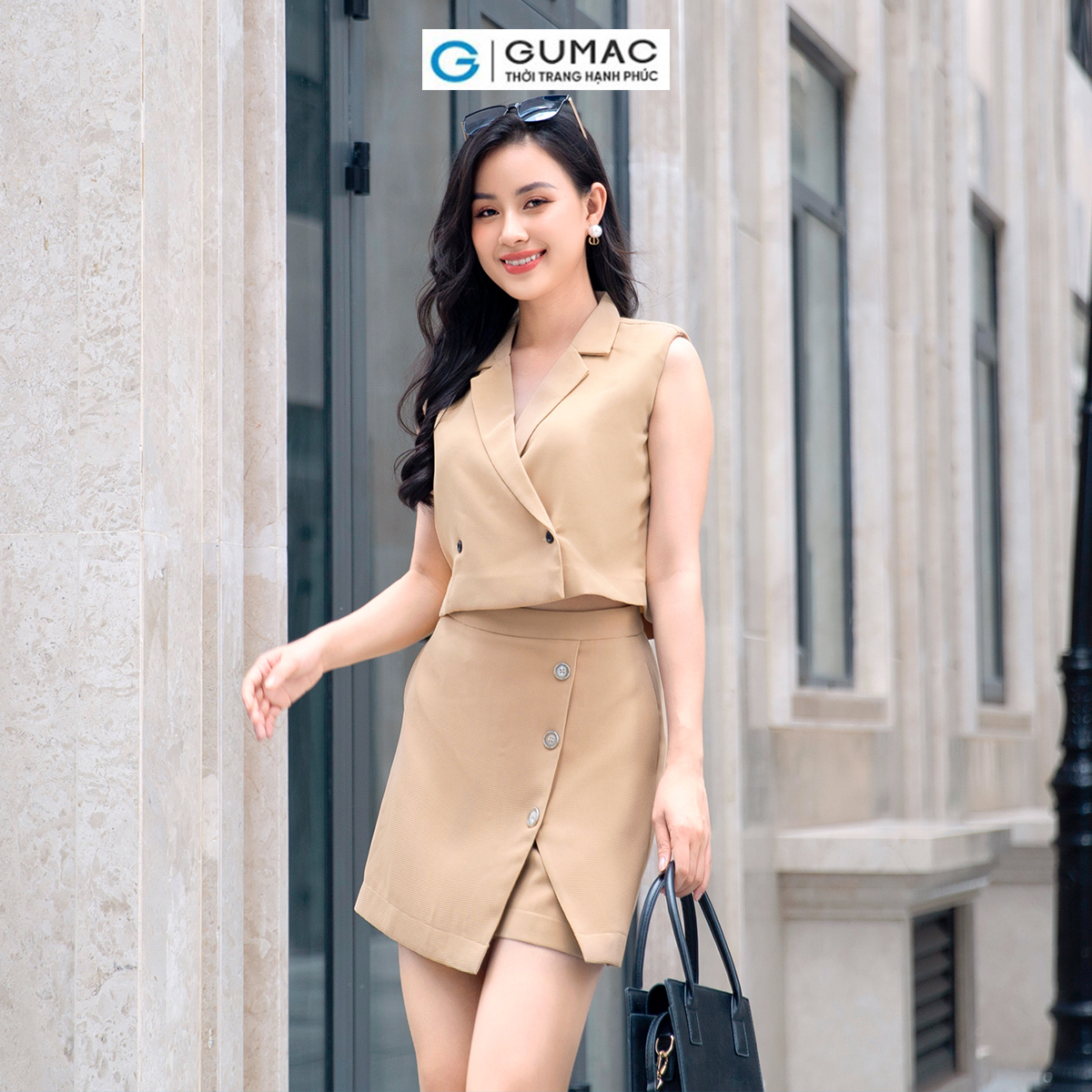 Quần short nữ giả váy lai xẻ V dây kéo sau thời trang sang trọng thanh lịch GUMAC QD09019