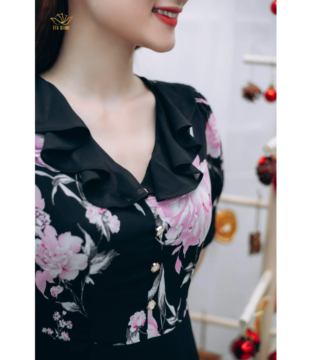 Đầm form A thiết kế trung niên Cổ tim bèo kết nút tay ngắn Đen hoa hồng TTV1184